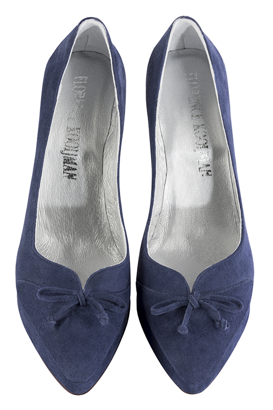 French elegance and refinement for these prussian blue dress pumps, with a knot on the front, 
                available in many subtle leather and colour combinations. Choose or not, your materials and colors.
This beautiful platform pump will make you gain height.
Its original cut will hold your foot without hurting you. 
                Matching clutches for parties, ceremonies and weddings.   
                You can customize these shoes to perfectly match your tastes or needs, and have a unique model.  
                Choice of leathers, colours, knots and heels. 
                Wide range of materials and shades carefully chosen.  
                Rich collection of flat, low, mid and high heels.  
                Small and large shoe sizes - Florence KOOIJMAN